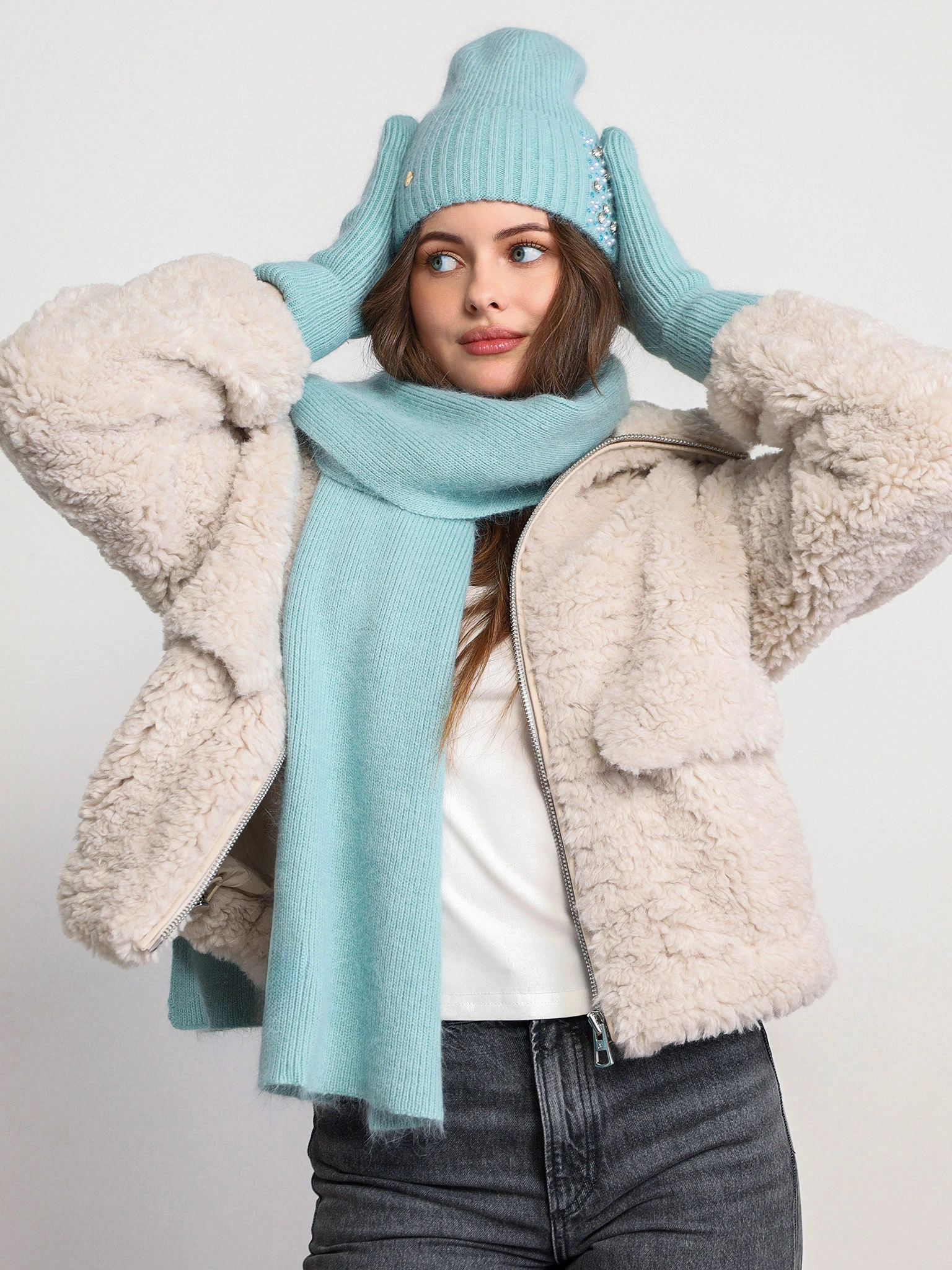 Варежки вязаные из ангоры и акрила 